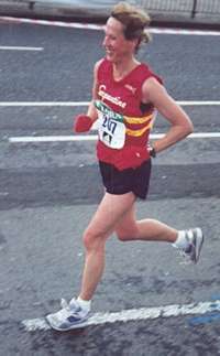 Sarah Newton in the 2001 London Marathon